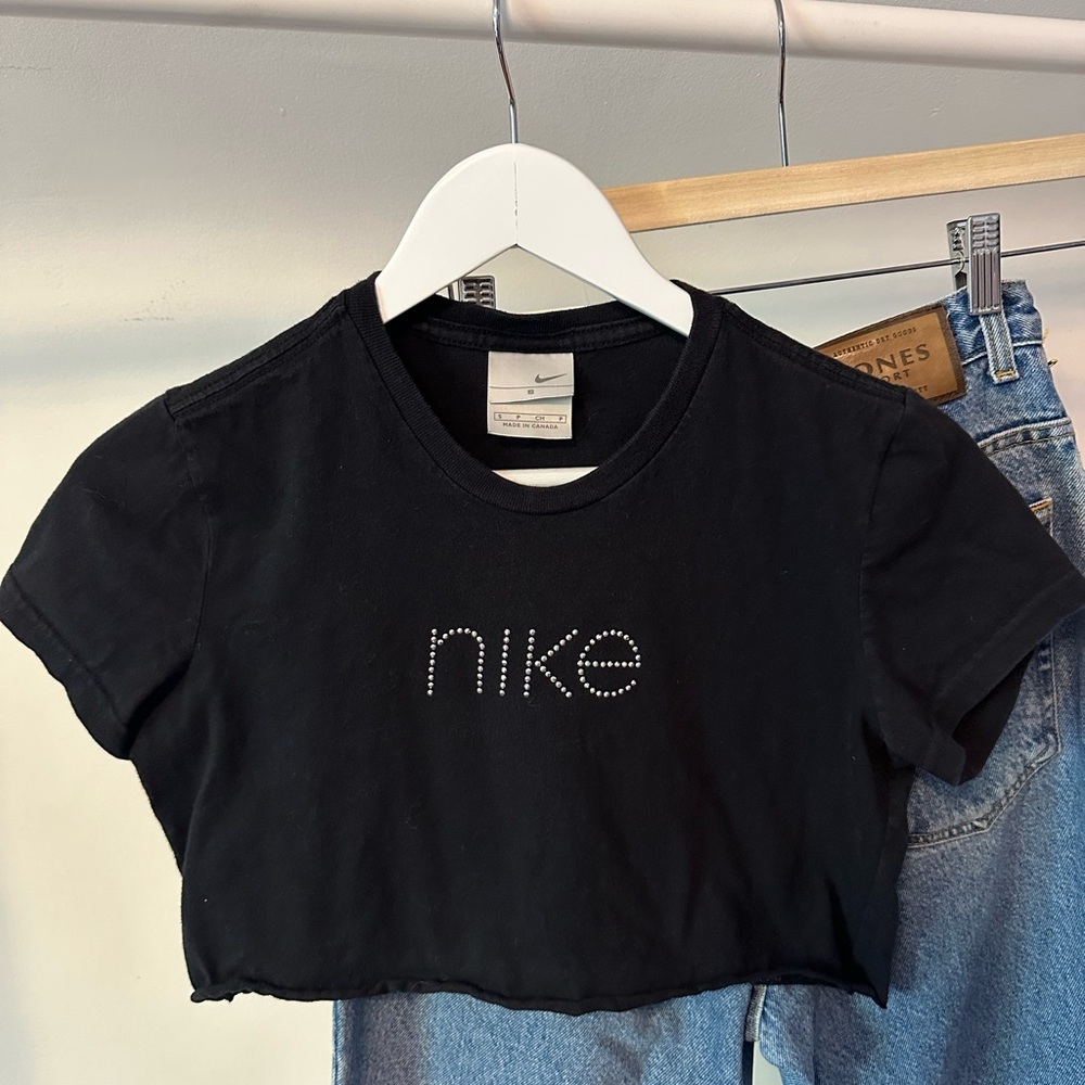 Cropped Nike top